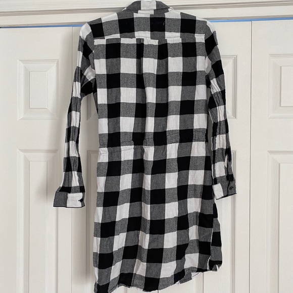 3/$30 ✨ H&M | Long Checkered Button-Up - Picture 4 of 4